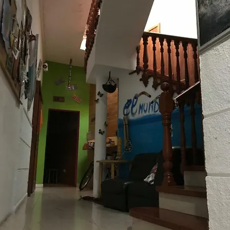 Elmundostel Hostel *